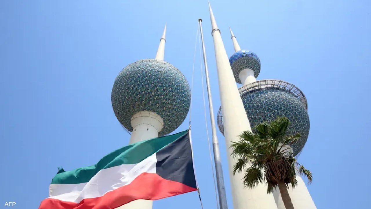 الكويت تستأنف إصدار تأشيرات الالتحاق بعائل