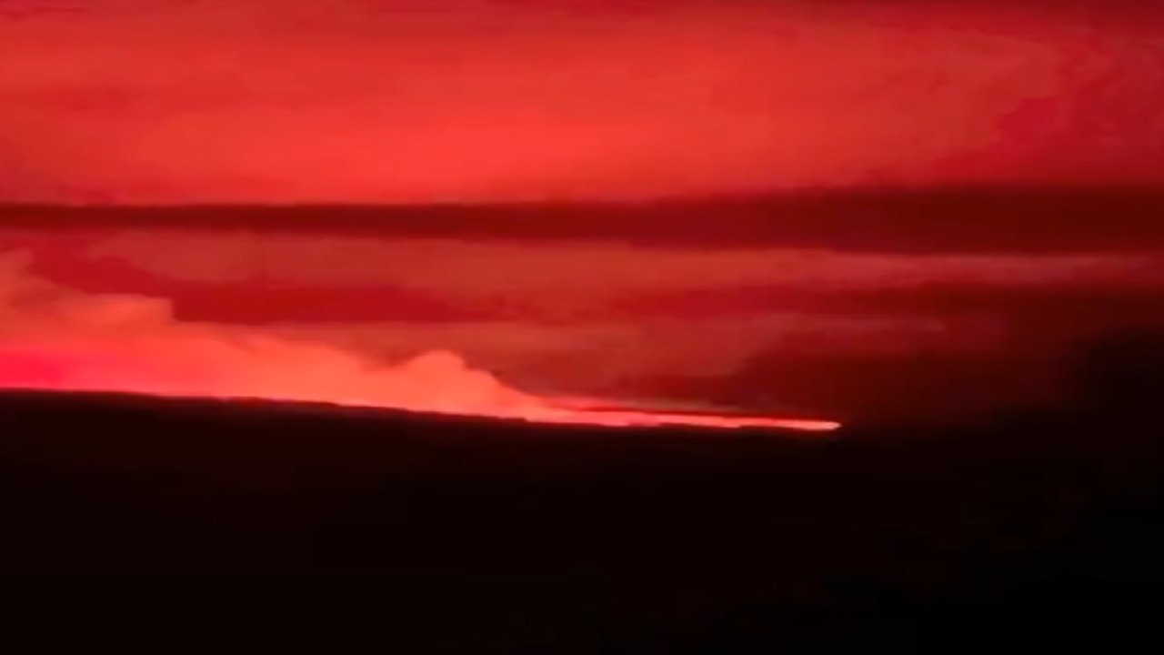 بالفيديو .. رصد حمم تخرج من أكبر بركان نشط في العالم