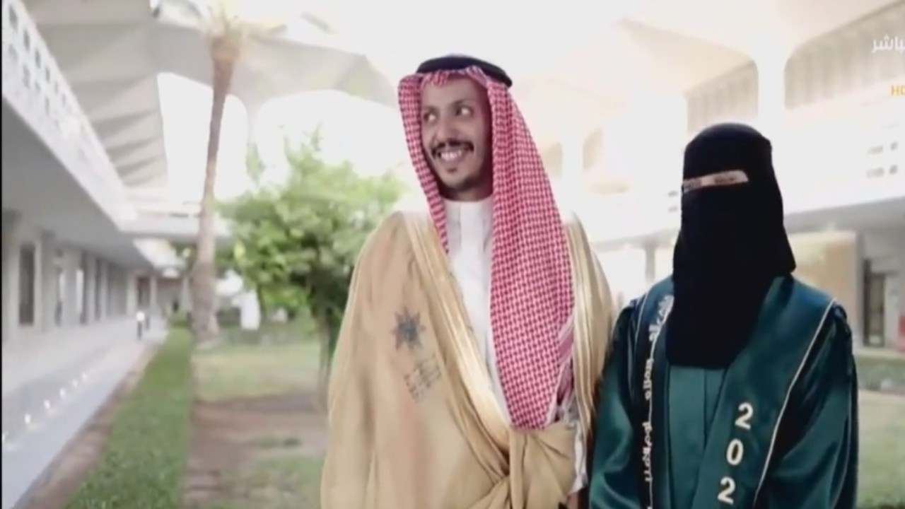 فيديو.. قصة تخرج وعقد قران.. &#8220;عمر وشهد&#8221;يتخرجان من جامعة نايف بشهادة وعقد قران