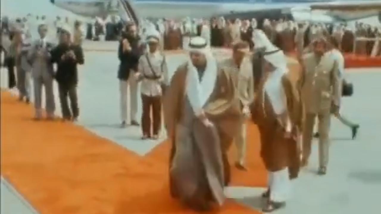 لقطات تاريخية نادرة من زيارة الملك خالد بن عبدالعزيز لقطر