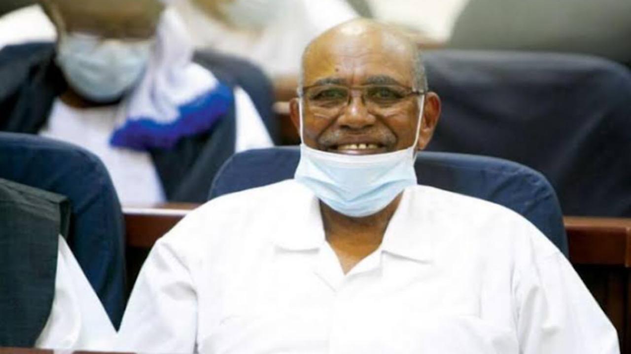 نقل الرئيس السوداني المعزول من المستشفى إلى سجن كوبر مجددًا