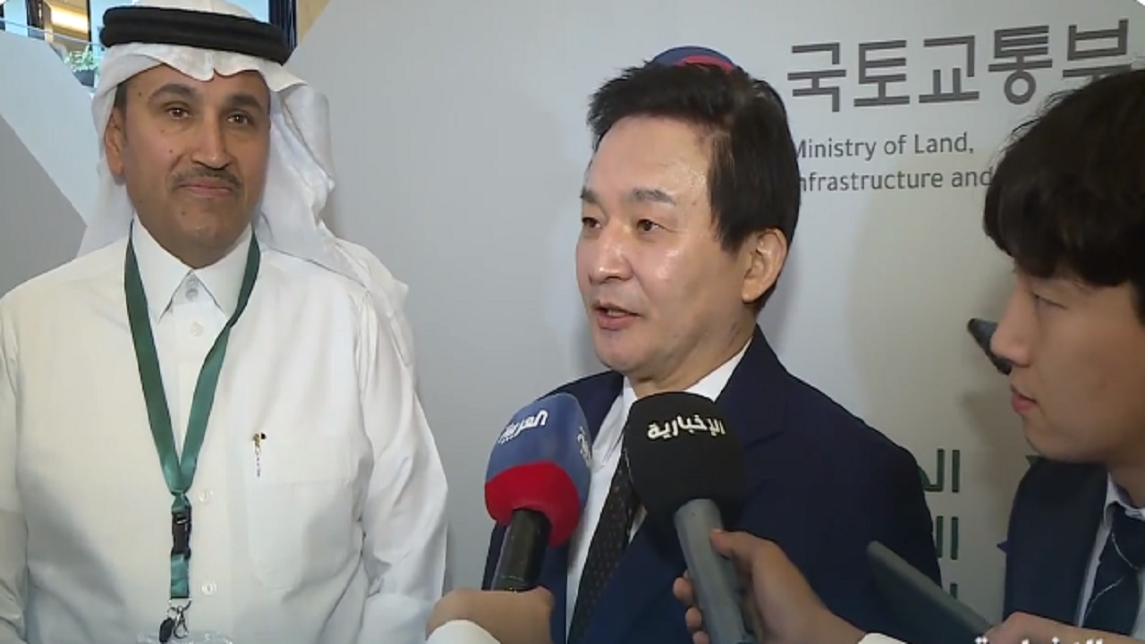 وزير الأراضي في كوريا الجنوبية: الشركات الكورية ستساهم في تحقيق رؤية المملكة 2030(فيديو)