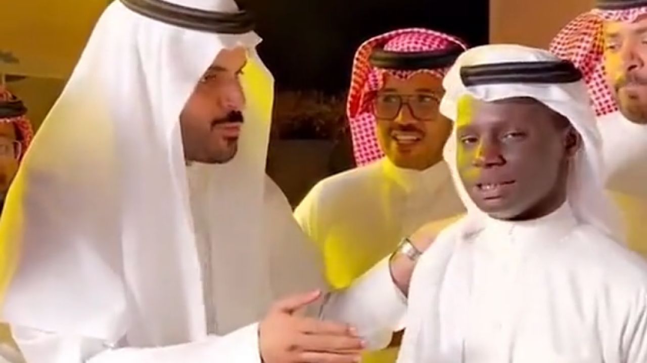 بالفيديو.. غازي الذيابي يهدي سيارة موديل السنة لفيصل العتيبي