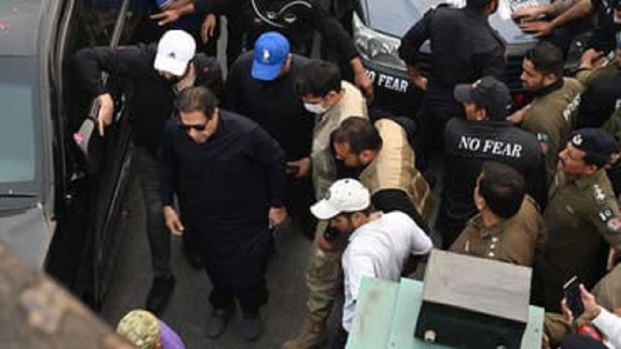 الجيش الباكستاني: اتهامات عمران خان لمسؤولين بمحاولة اغتياله لا أساس لها وغير مقبولة