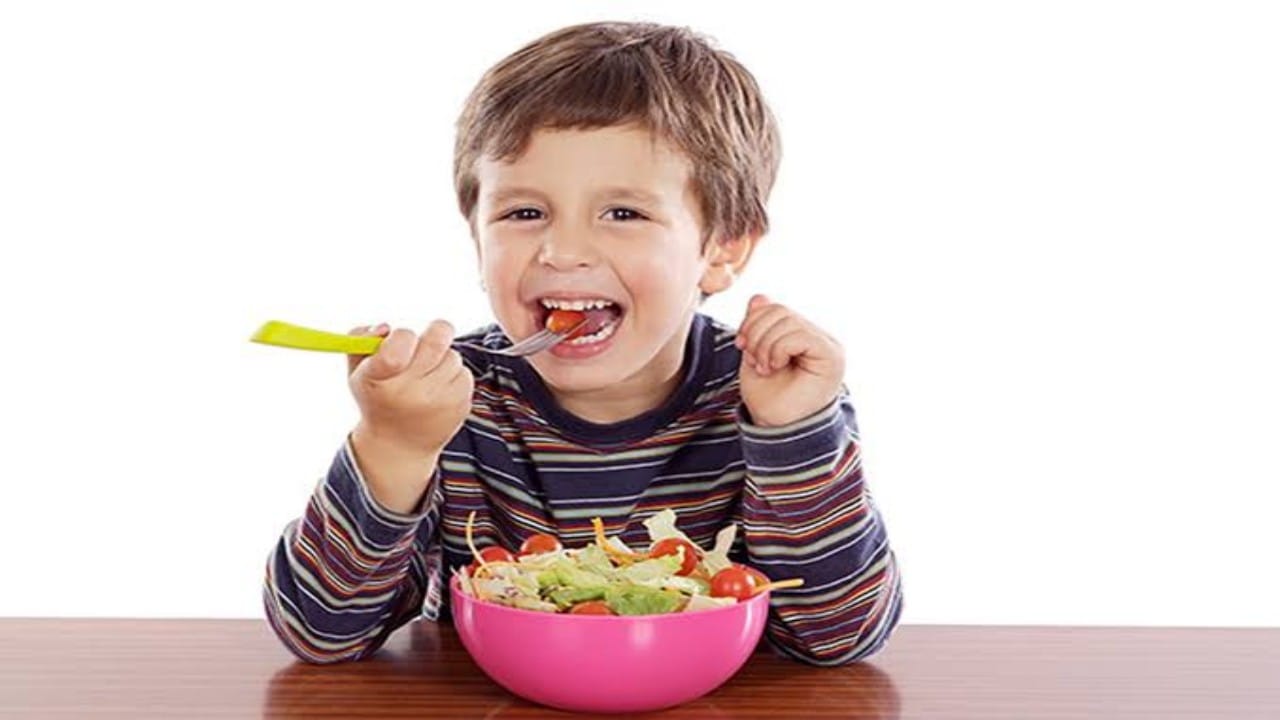 طرق التعامل مع مزاجية الطفل في الأكل