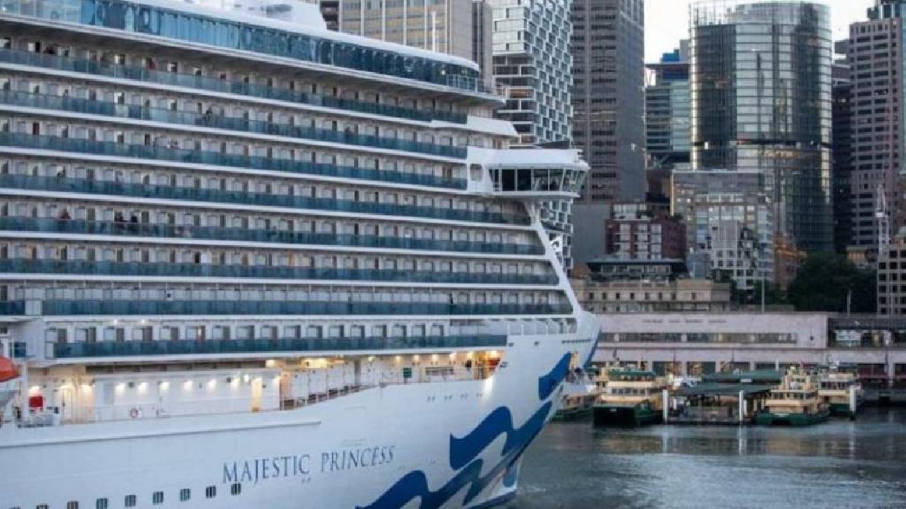 أستراليا تستقبل سفينة سياحية على متنها 800 مصاب بكورونا