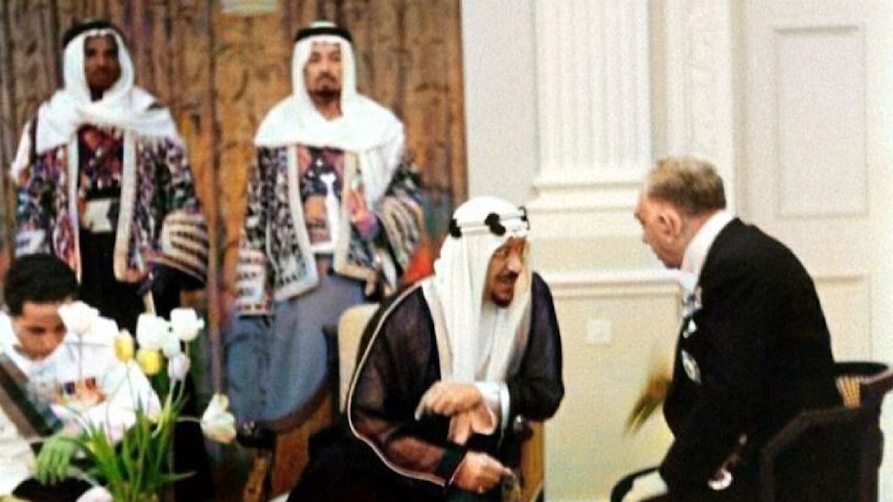 صورة تاريخية للملك سعود أثناء زيارته العراق