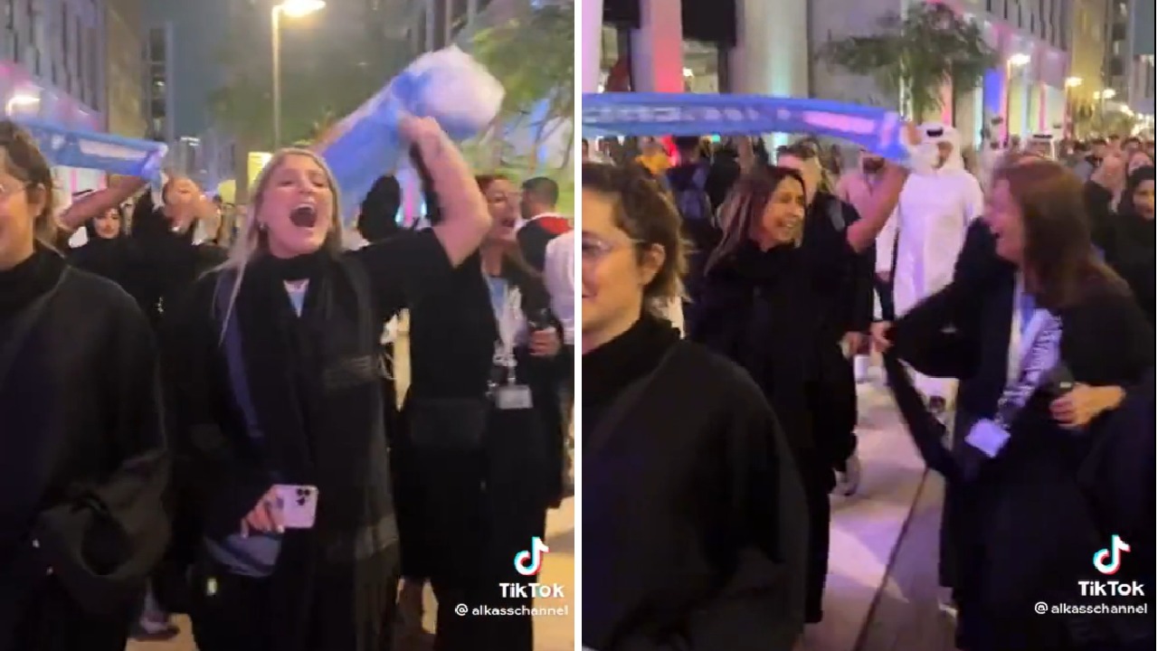 شاهد .. مشجعات أرجنتينيات ترتدين العباءة خلال مسيرة في شوارع قطر