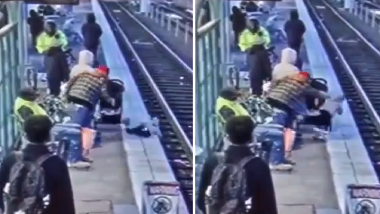 فيديو صادم لامرأة تدفع طفلة على قضبان الحديد قبل قدوم القطار