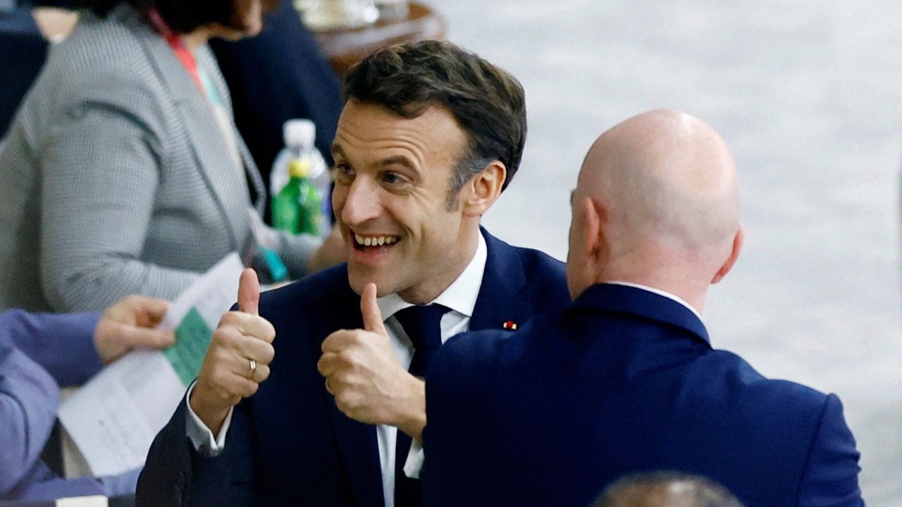 بنزيما يحرج الرئيس الفرنسي