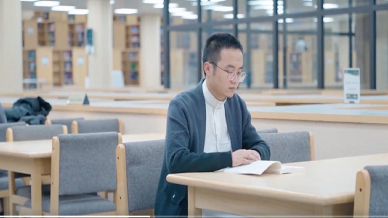 فيديو..طالب صيني يروي تجربته الدراسية في جامعة القصيم