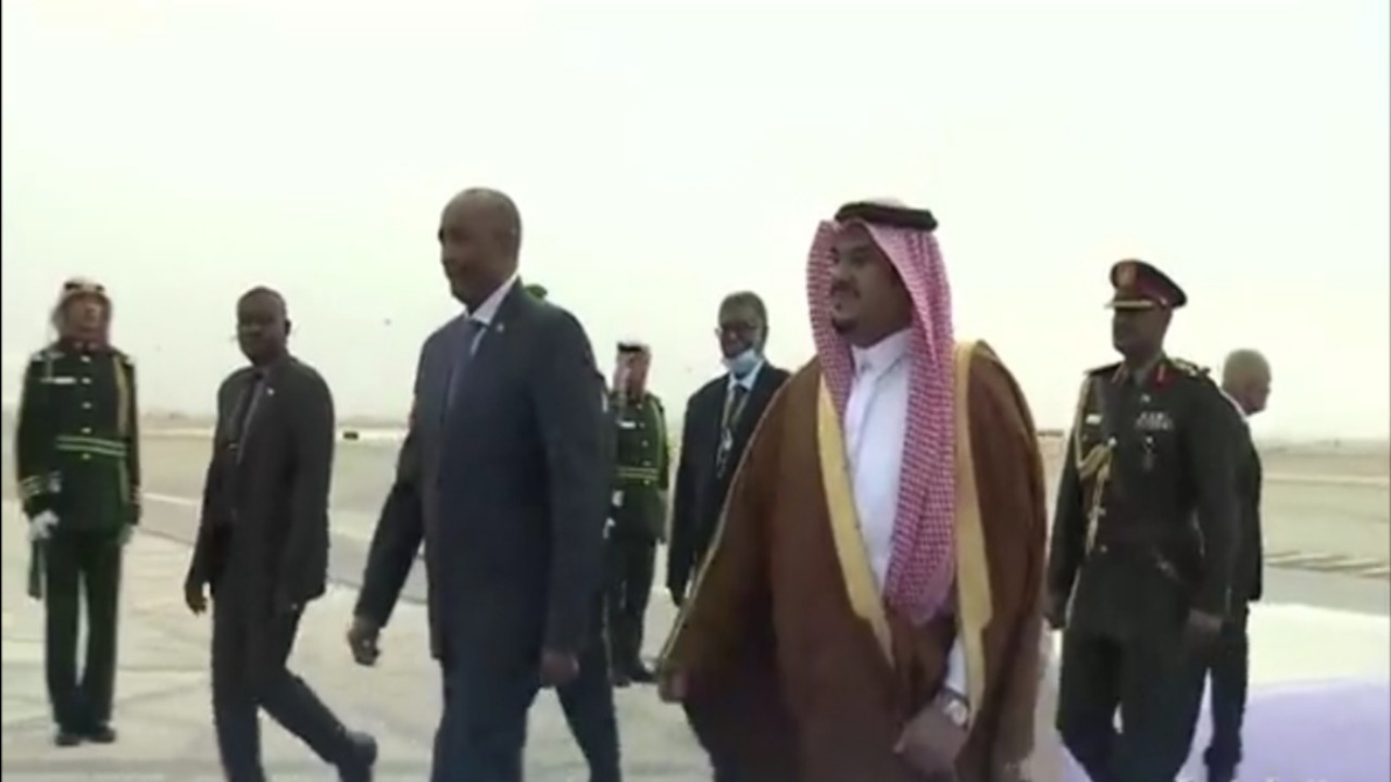 بالفيديو.. رئيس المجلس السيادي السوداني يصل الرياض للمشاركة في القمة العربية الصينية