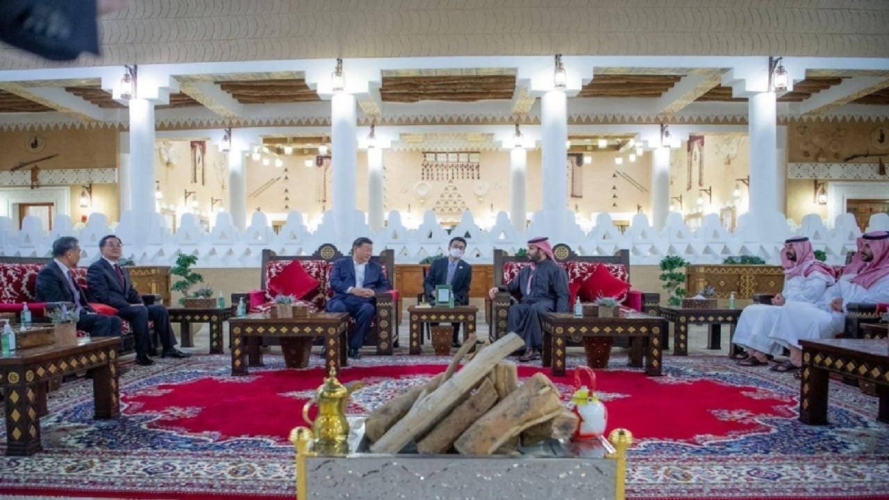 ولي العهد برفقة الرئيس الصيني خلال مأدبة عشاء في قصر العوجا بالرياض