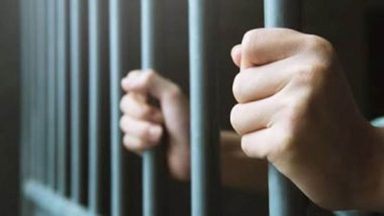 السجن عام لقاصر قتل مسن حاول الاعتداء عليه جنسياً