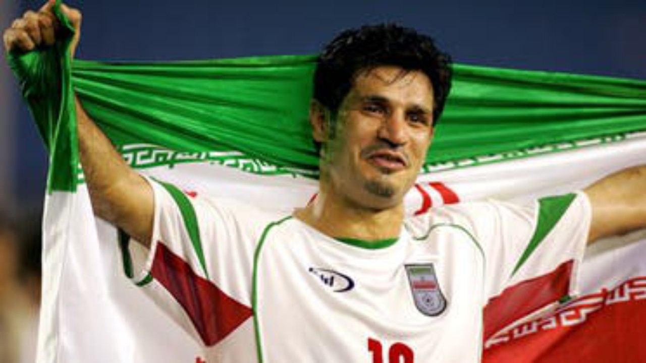 منع أسرة لاعب كرة قدم مؤيد للاحتجاجات من مغادرة إيران
