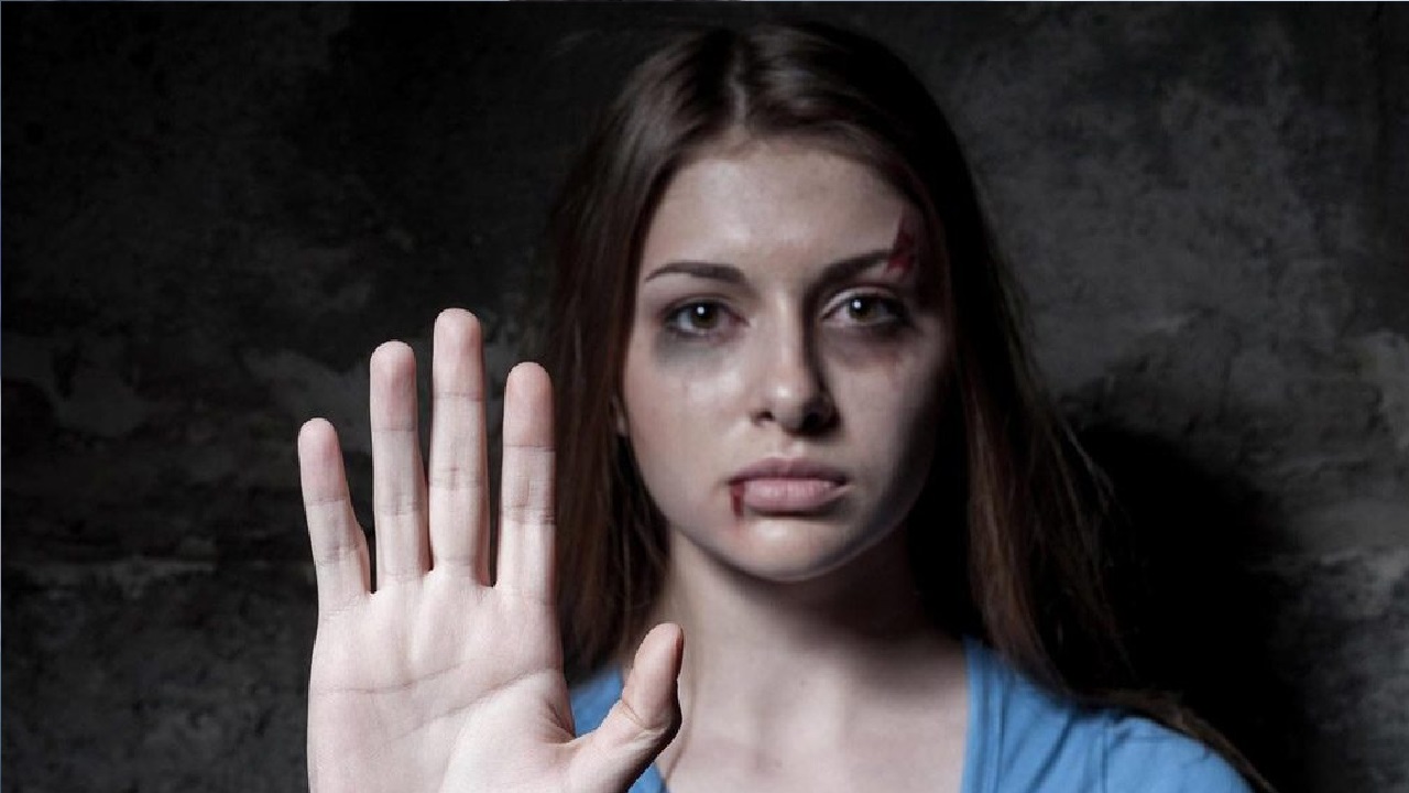 بالفيديو ..&#8221;استشاري&#8221;: 4 أنواع للعنف ضد السيدات من شريك الحياة