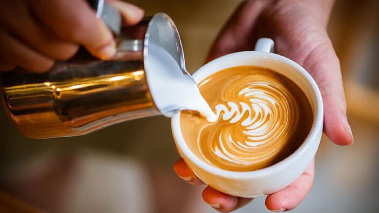 &#8220;دراسة&#8221; توضح فوائد مدهشة لتناول القهوة بالحليب