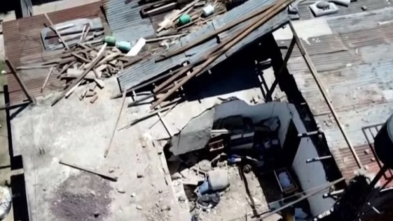 سيدة تفقد 4 أطفال بسبب انهيار سقف منزلها