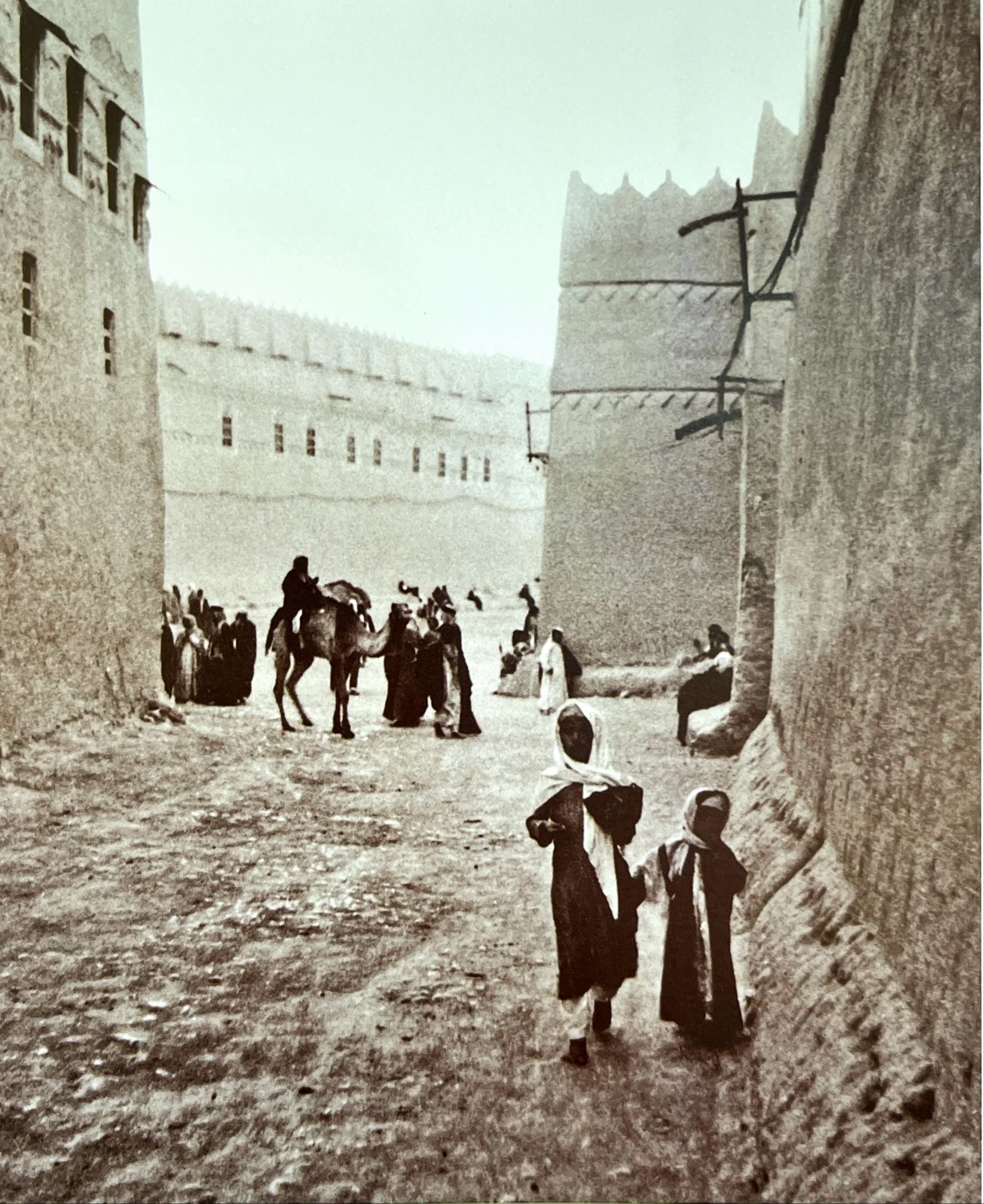 شارع الثميري وسط الرياض قبل 84 عام