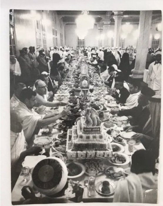 عشاء مقام لبعثات الحج بقصر الملك سعود قبل 62 عام