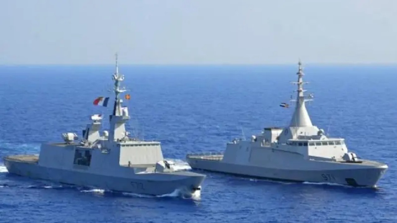 البحرية الفرنسية تضبط 4 أطنان مخدرات في بحر العرب