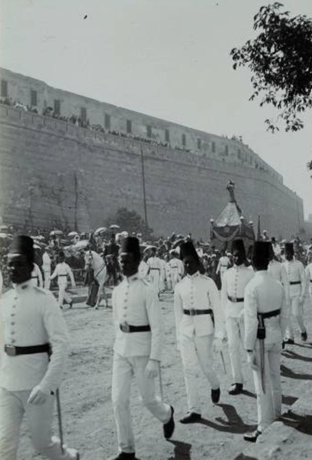 مراسم مغادرة كسوة الكعبة المشرفة من القاهرة 1905م