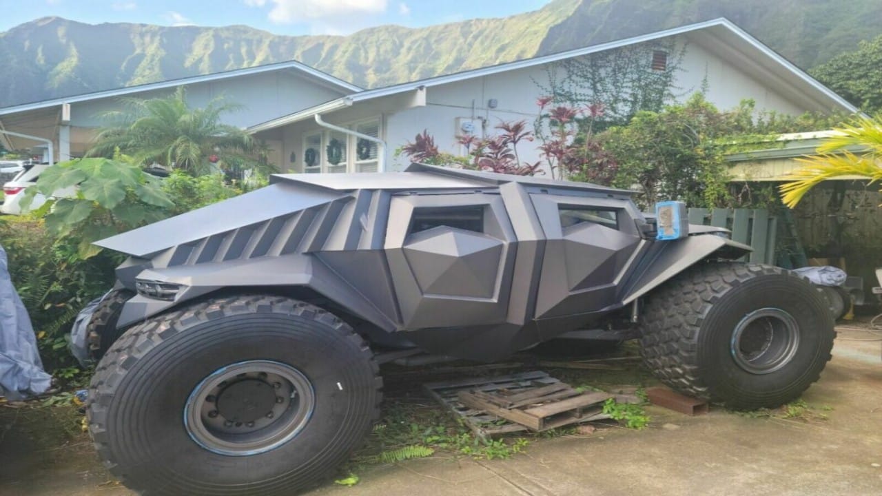بالصور.. تعديل مميز على شاحنة شيفروليه سيلفرادو بأسلوب سيارة باتمان