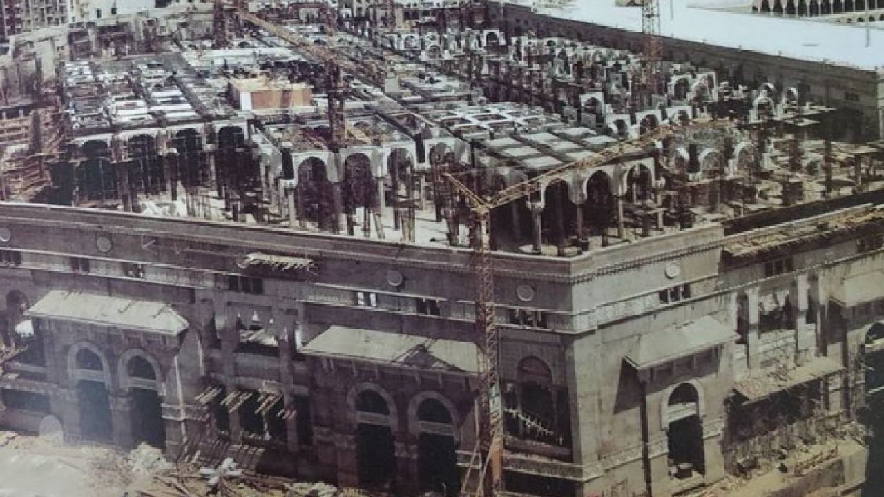 صورة لأعمال توسعة المسجد الحرام في عهد الملك فهد