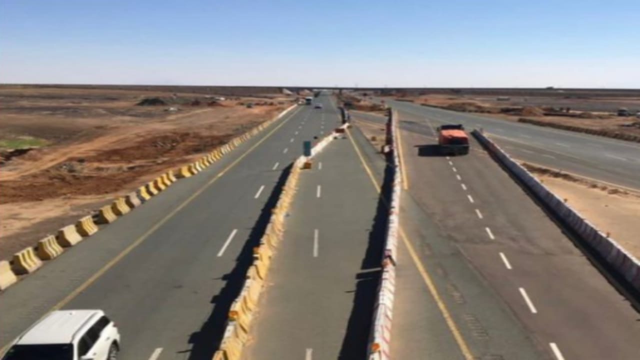 إغلاق مسارات الطريق المتجه من ينبع إلى جدة