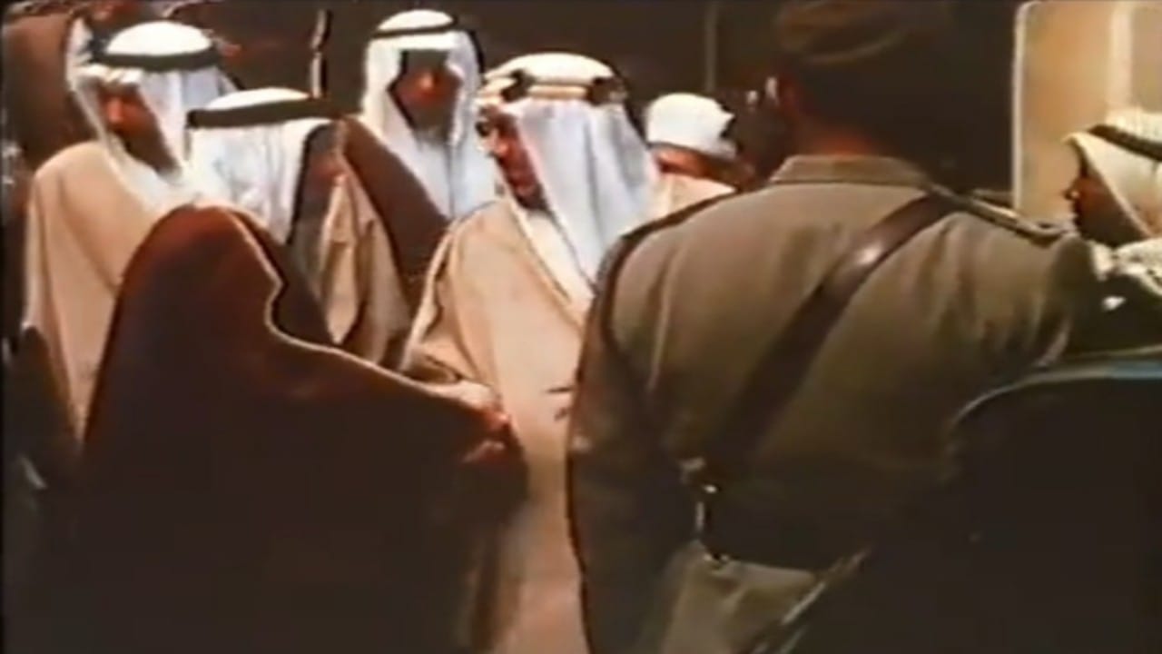 فيديو نادر لزيارة الملك سعود لقطر بعد توليه مقاليد الحكم