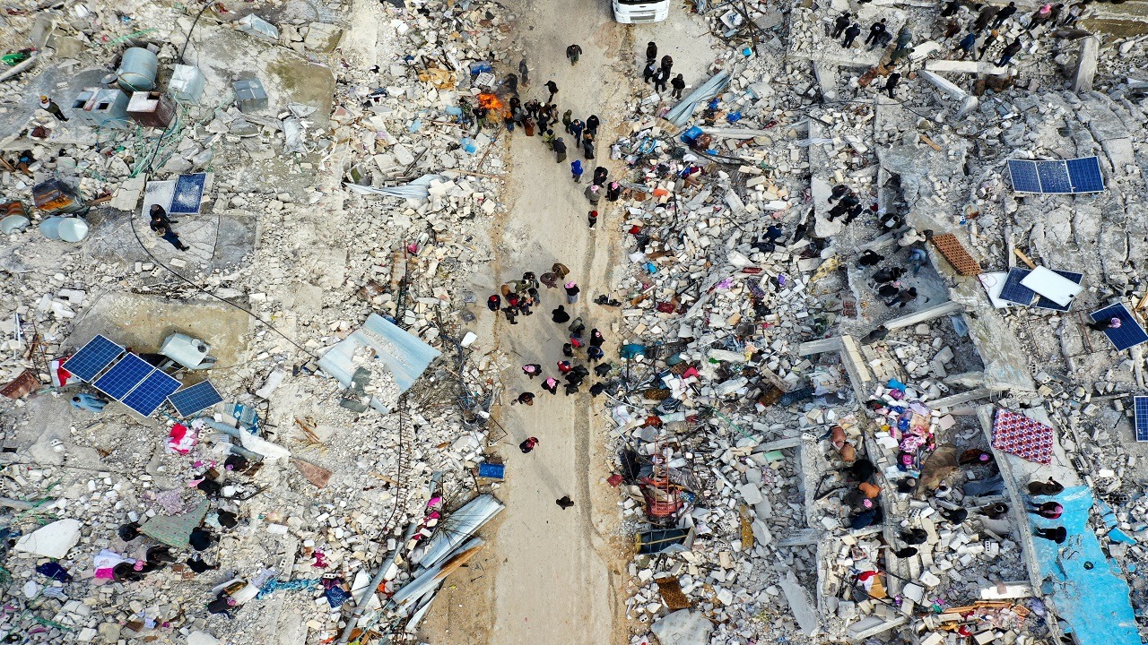 صور..لقطات جوية تظهر آثار الدمار في إدلب السورية جراء الزلزال