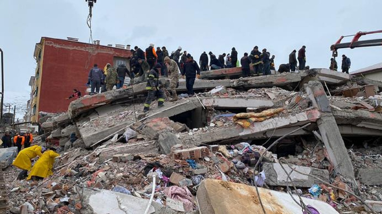 إيقاف البحث عن ناجين من الزلزال في تركيا