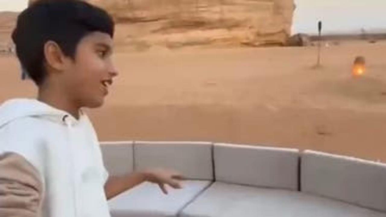 شاهد .. طفل سعودي يتحدث الإنجليزية مع سياح بولنديين بطلاقة