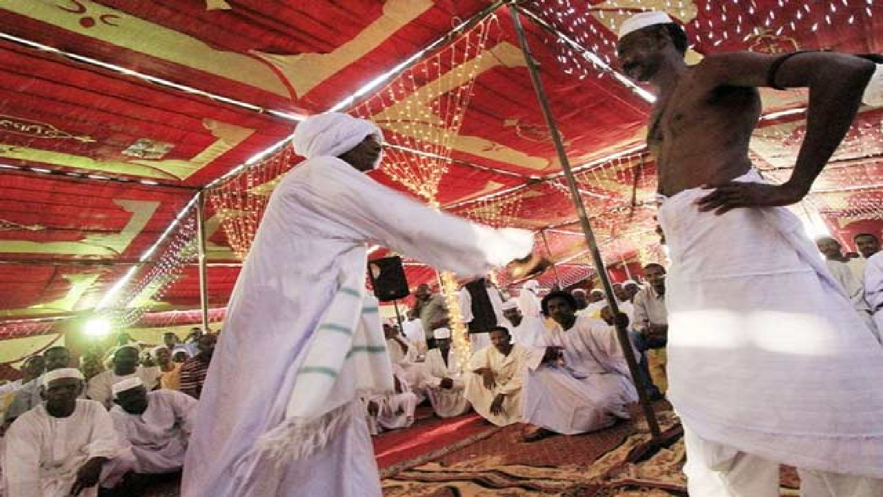 الجلد بالسوط عادة السودانيين في الأعراس