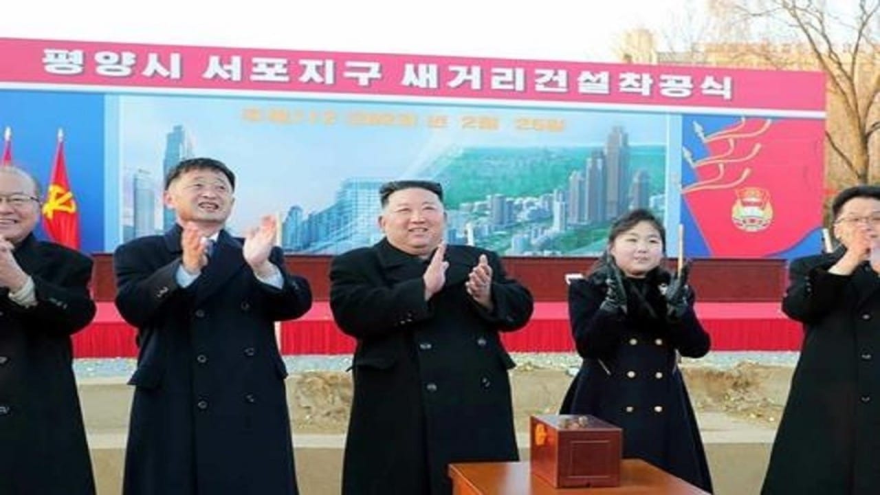 زعيم كوريا الشمالية يظهر من جديد برفقة ابنته