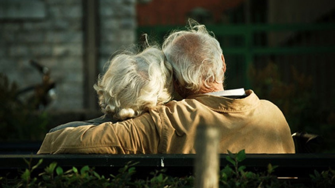 زواج استثنائي لرجل وامرأة عمرهما يفوق الـ 90 عاماً !