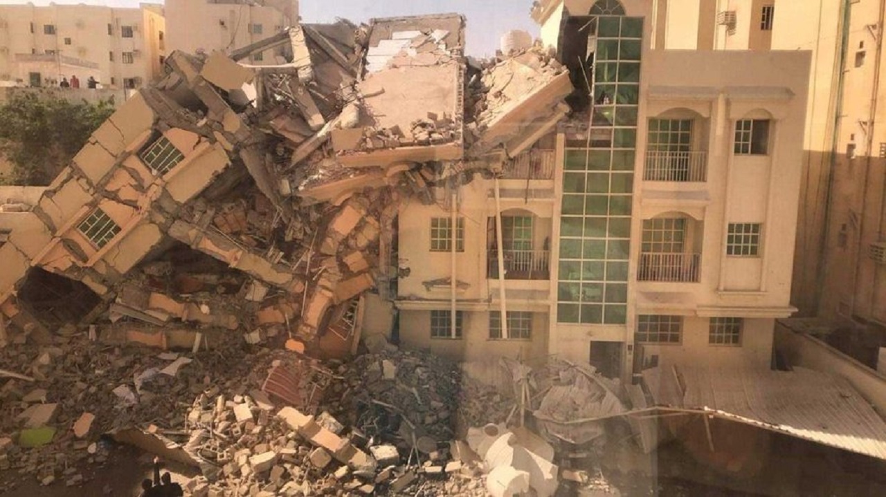 فيديو..سقوط مبنى سكني بالدوحة يسفر عن وفاة شخص