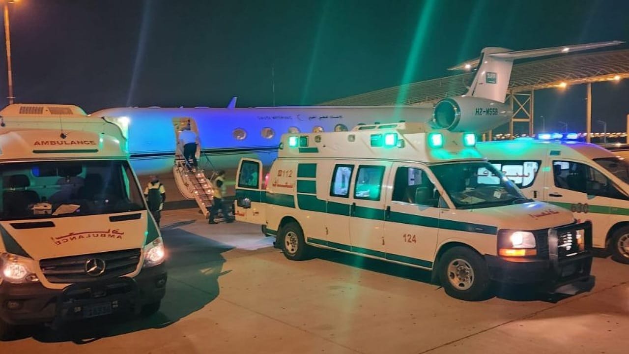نقل 3 مواطنين من الكويت إلى المملكة بعد تعرضهم لحالة طبية حرجة