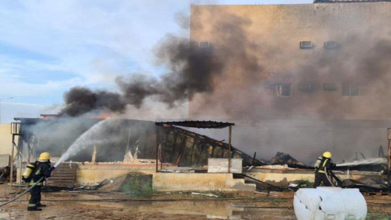 مدني الرياض يخمد حريق اندلع بموقعين غير مأهولين بحي ظهرة لبن