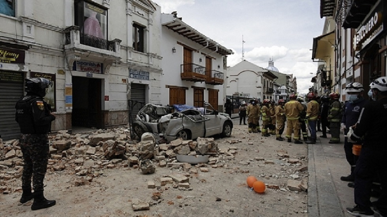 بالفيديو.. زلزال عنيف يهز الإكوادور يقتل 13 شخصاً