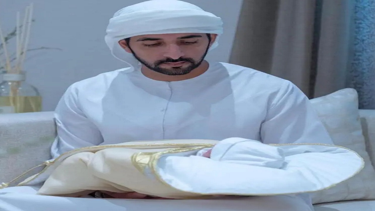 ولي عهد دبي ينشر صور لمولوده الجديد