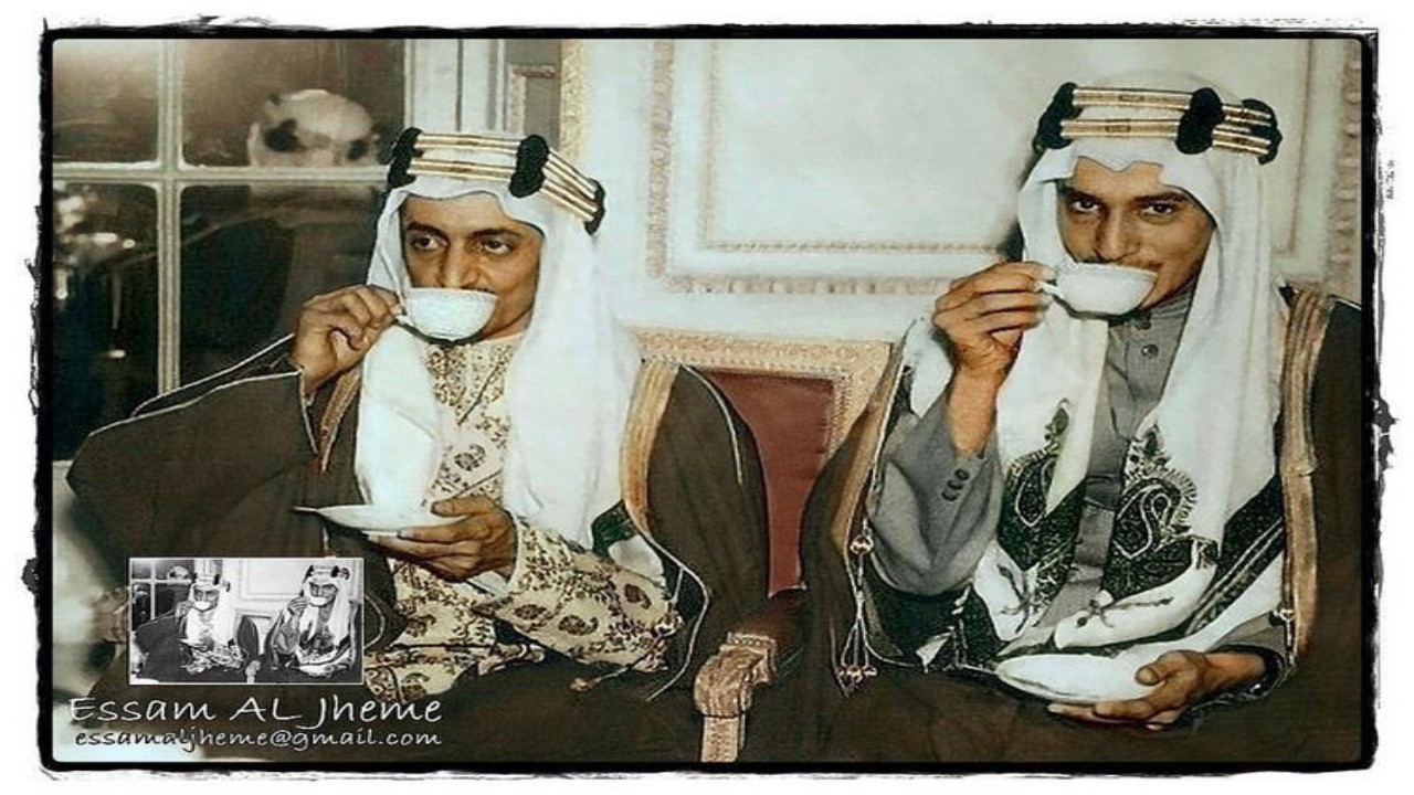 صورة نادرة للملك خالد والملك فيصل في شبابهما