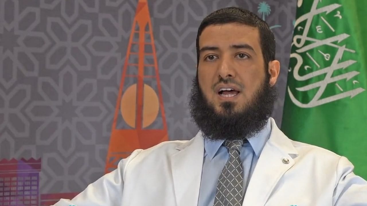 بالفيديو.. طبيب سعودي مبتعث ينقذ مسنة كندية من العمى