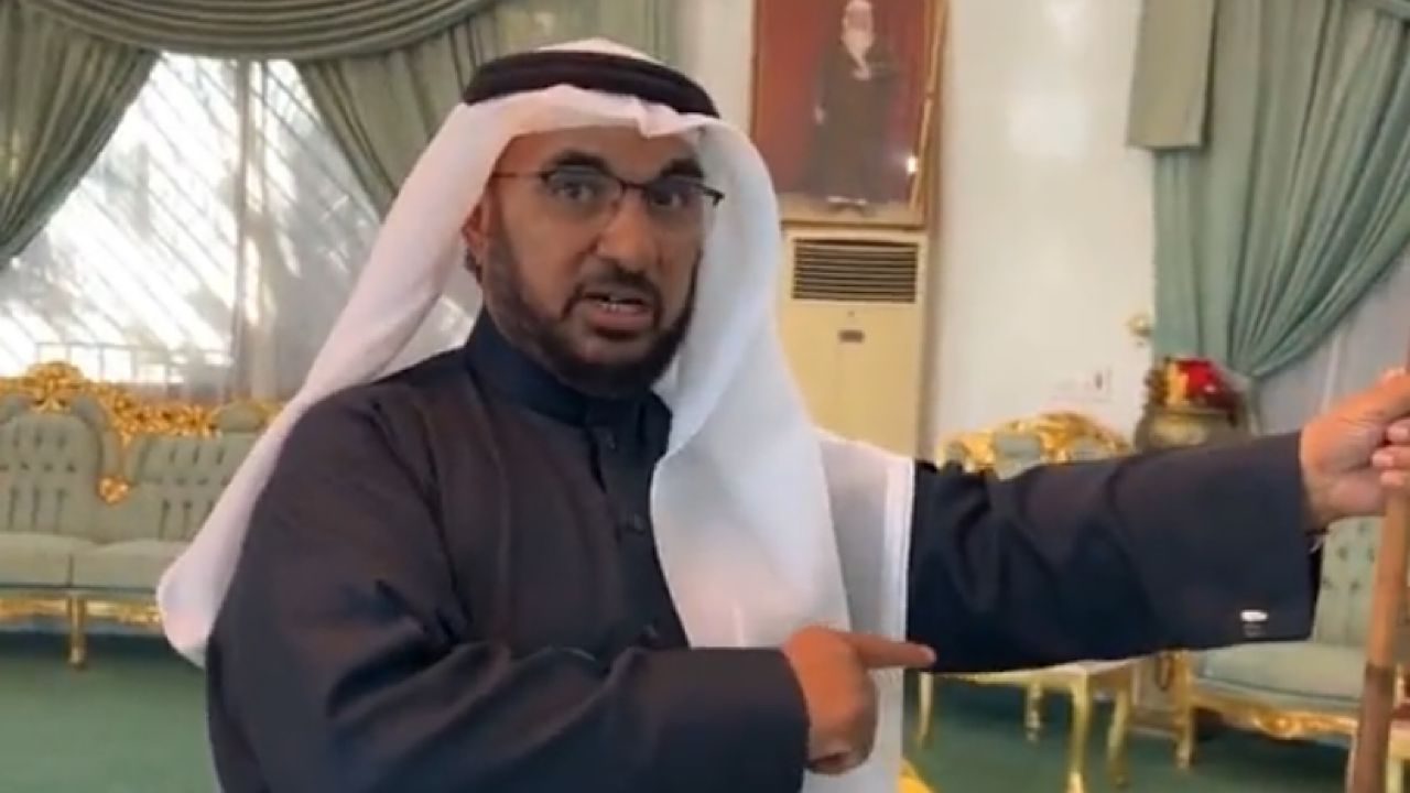 بالفيديو.. مواطن يحافظ على سارية علم المملكة ورثها عن والده منذ 104 سنة