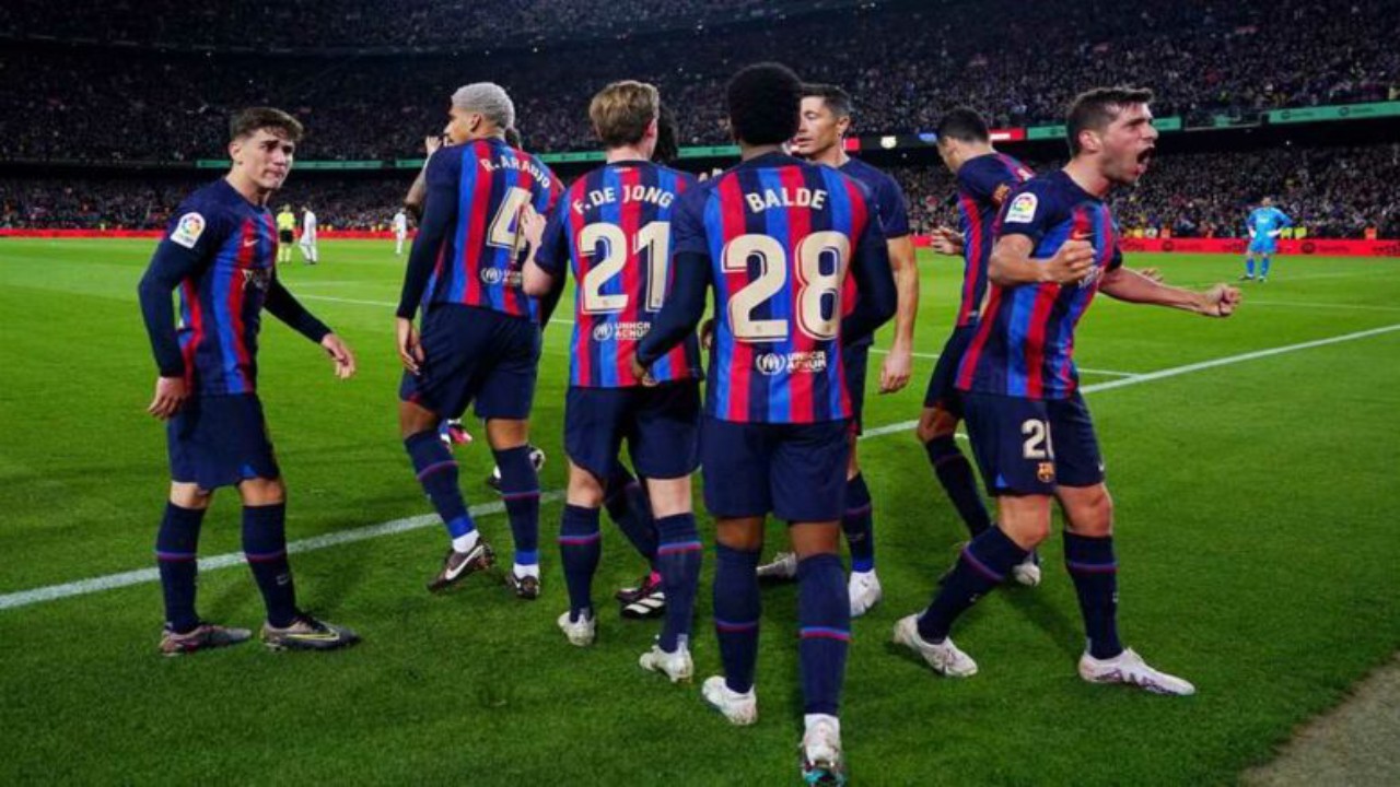 برشلونة يستغنى عن ثلاثي الفريق من أجل ميسي