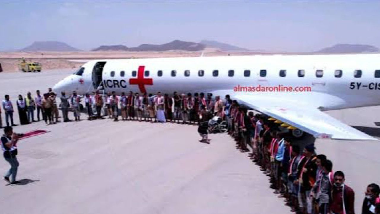 بالفيديو.. الإفراج عن عشرات الأسرى في اليوم الأخير من عملية تبادل في اليمن