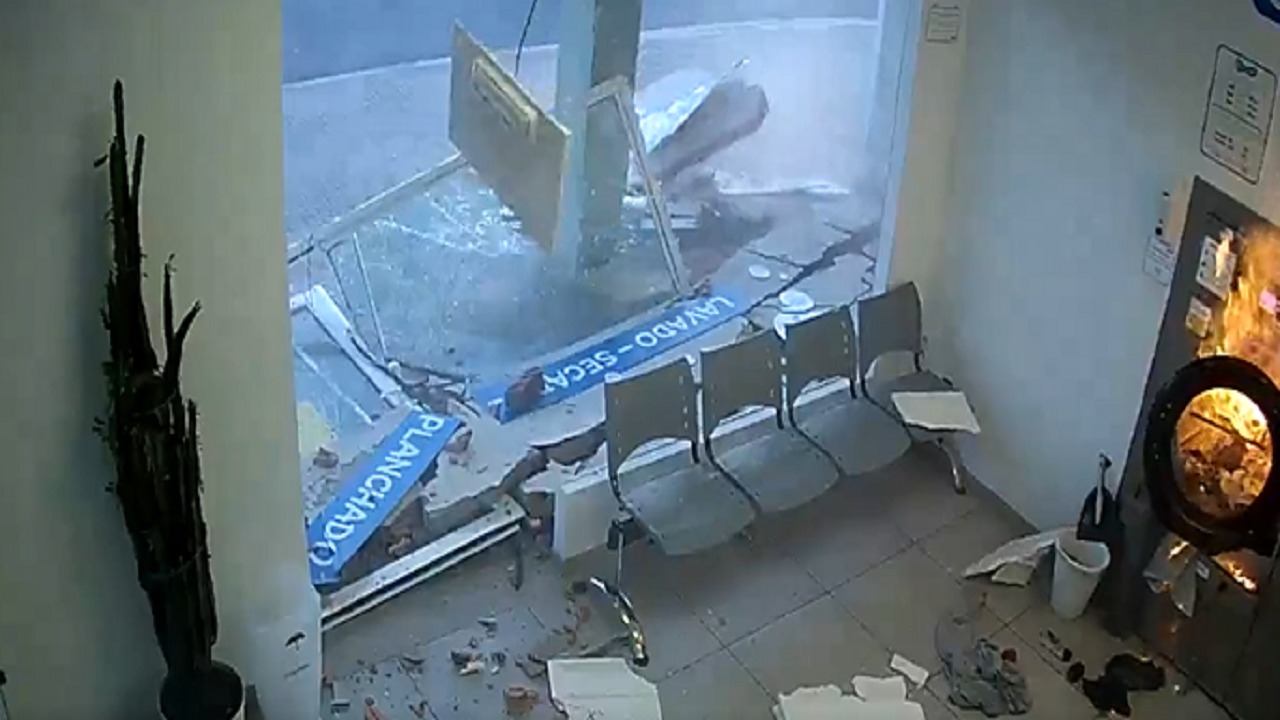 بالفيديو .. لحظة انفجار غسالة ملابس في إسبانيا