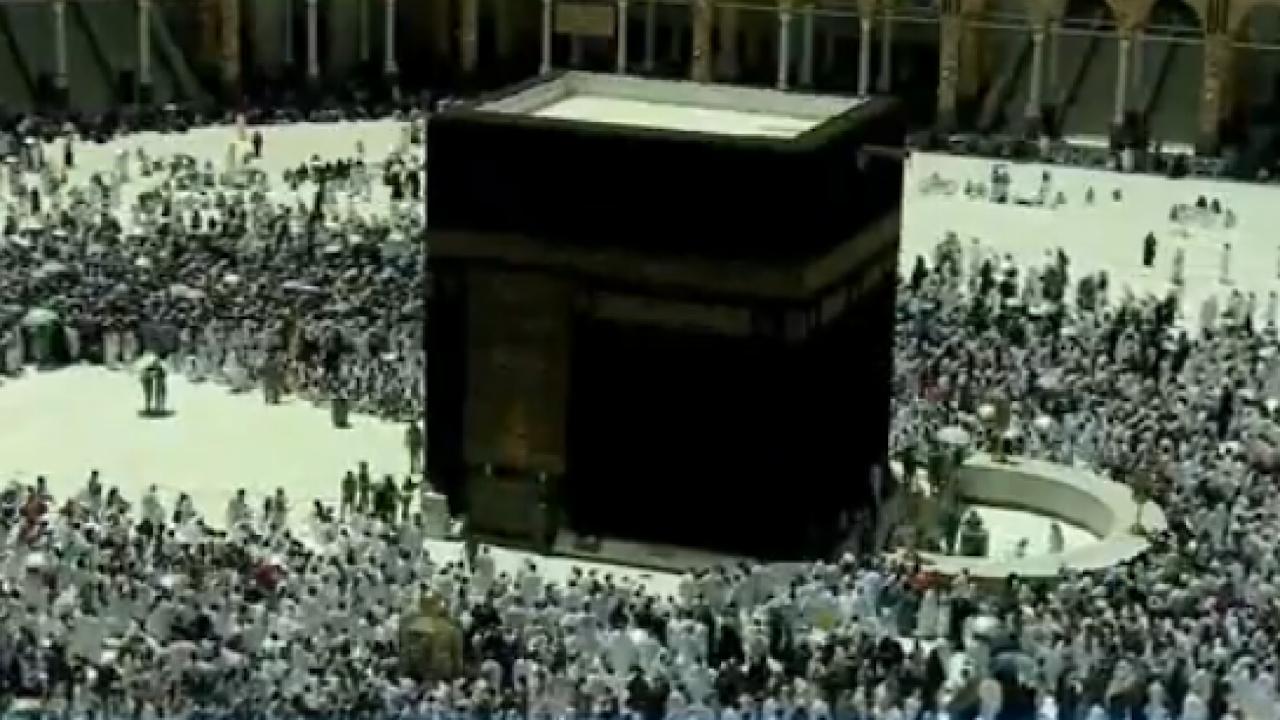 بالفيديو.. حشود غفيرة من المعتمرين في صحن الطواف في اليوم الـ 20 من رمضان