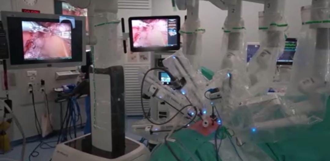 دون لمس القفص الصدري.. أطباء ينجحون بزراعة رئة باستخدام روبوت