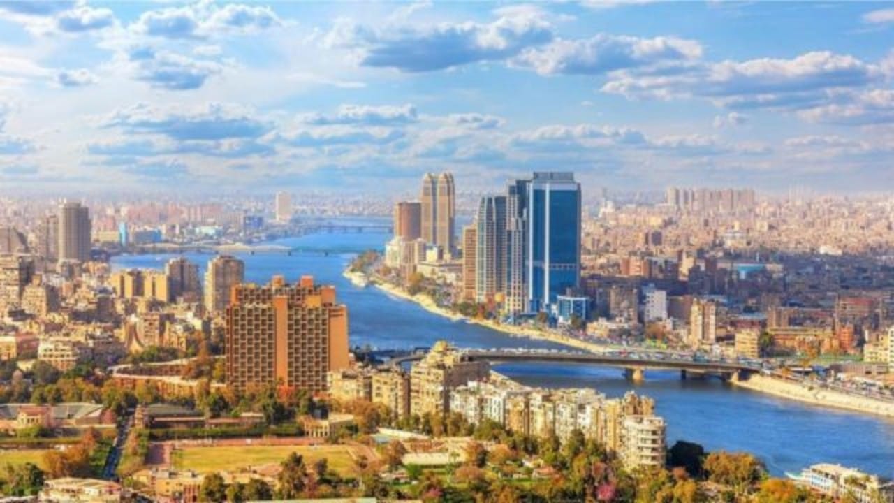 مصر تخفض شروط منح الإقامة المؤقتة للأجانب
